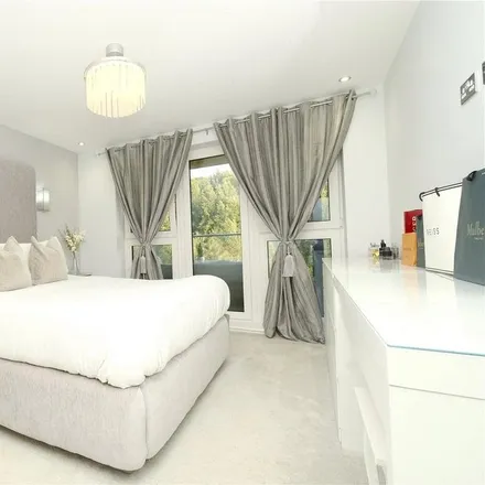 Image 5 - Castle Hill Drive, Swanscombe, DA10 1EL, United Kingdom - Apartment for rent