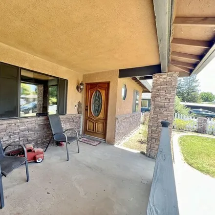 Image 2 - 2206 Cricklewood Ct W, Porterville, California, 93257 - House for sale