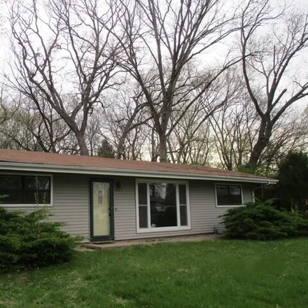 Buy this 4 bed house on 2441 West Huntington Drive in Peoria, IL 61614