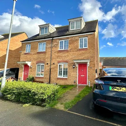 Rent this 3 bed townhouse on Dragonfly Way in Upton, NN4 9EU