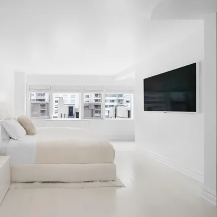 Image 9 - 220 East 67th Street, New York, NY 10065, USA - Apartment for sale
