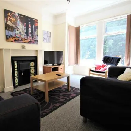 Rent this 6 bed townhouse on Langdale Terrace in Leeds, LS6 3DZ