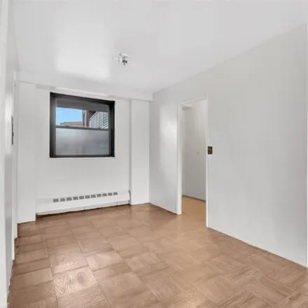 Image 2 - 61-55 98th Street, New York, NY 11374, USA - Apartment for sale