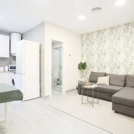 Image 4 - Calle de Emiliano Barral, 14, 28043 Madrid, Spain - Apartment for rent