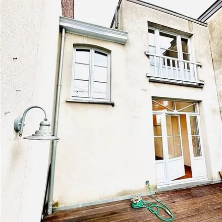 Rent this 3 bed apartment on Rue de Rome - Romestraat 33 in 1060 Saint-Gilles - Sint-Gillis, Belgium