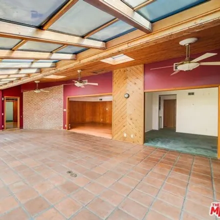 Image 8 - 19301 Romar Place, Los Angeles, CA 91324, USA - House for sale