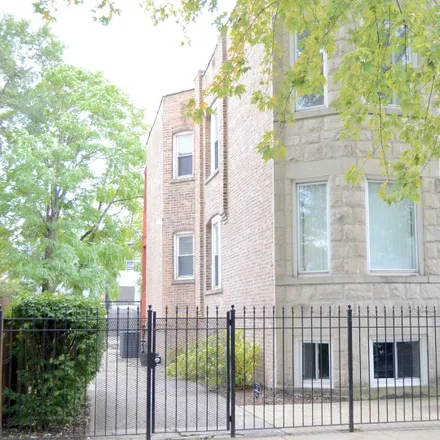 Buy this 6 bed duplex on 4929 West Huron Street in Chicago, IL 60644