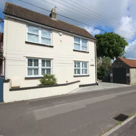 Rent this 3 bed duplex on St Cleers Way in Somerton, TA11 6QZ