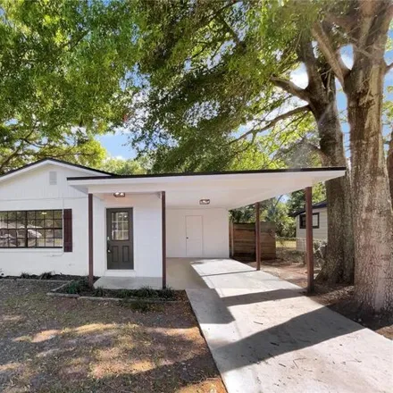 Buy this 3 bed house on 2031 East Genesee Street in Tampa, FL 33610