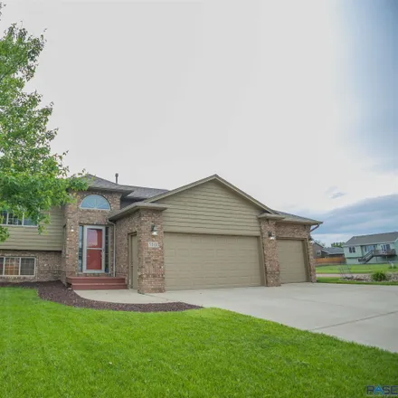 Buy this 4 bed house on 5001 South Galway Avenue in Sioux Falls, SD 57106