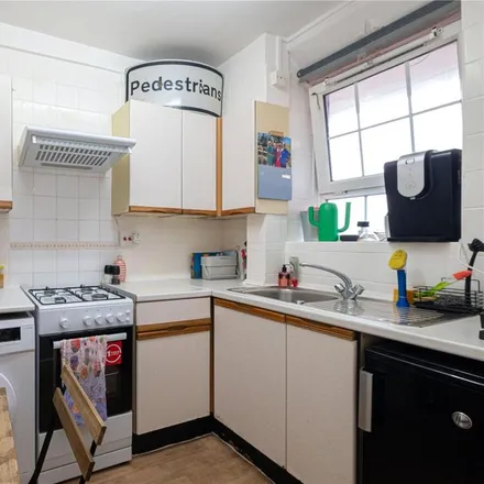 Image 2 - Pembury Close, London, E5 8JR, United Kingdom - Apartment for rent
