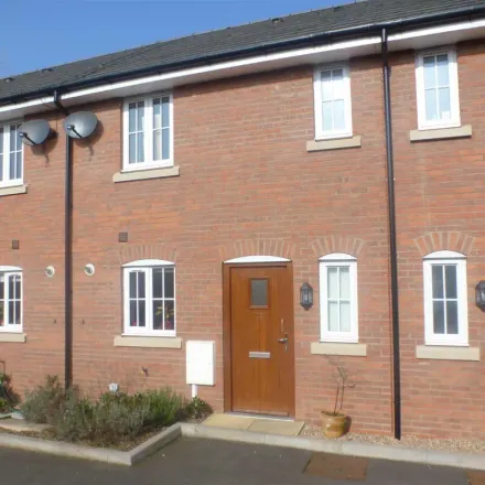 Rent this 2 bed townhouse on The Beeches in Hinckley, LE10 2GJ