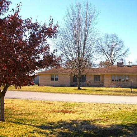 Buy this 3 bed house on 571 Montgomery Circle in Carmi, IL 62821