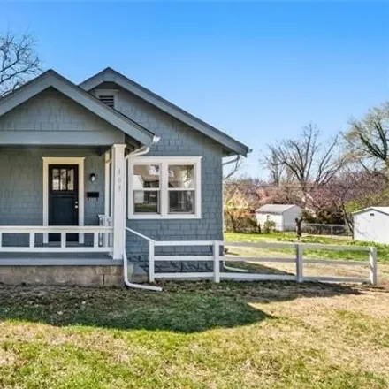 Buy this 2 bed house on 169 West 80th Street in Kansas City, MO 64114