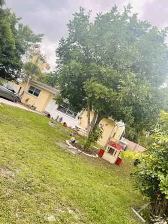 Buy this 3 bed house on 915 Mango Drive in Palm Beach County, FL 33415