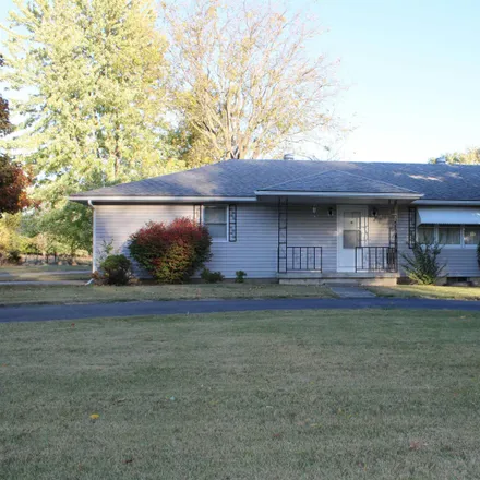 Buy this 2 bed house on 2126 South Marshall Avenue in Sedalia, MO 65301