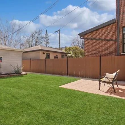 Image 2 - 2441 West Wilson Avenue, Chicago, IL 60625, USA - House for sale