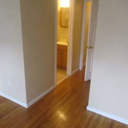 Image 6 - 332 Danforth Ave Apt 1, Jersey City, New Jersey, 07305 - House for rent