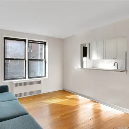 Image 6 - South View Apartments, 90-11 35th Avenue, New York, NY 11372, USA - Apartment for sale