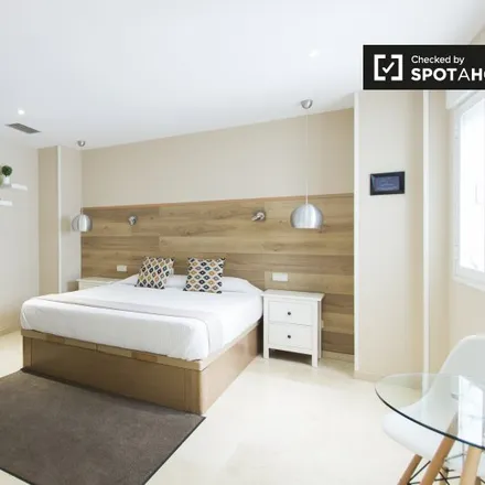 Rent this studio apartment on Madrid in Rock & Ribs;Pizza Emporio, Calle del Arenal