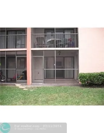 Image 2 - 235 Lakeview Drive, Weston, FL 33326, USA - Condo for sale
