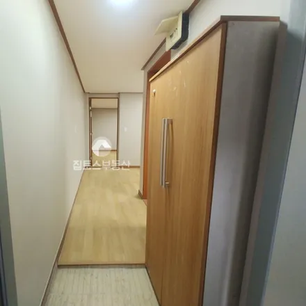Rent this 2 bed apartment on 서울특별시 송파구 삼전동 72-19