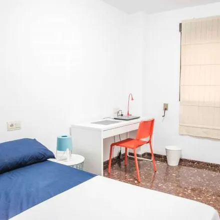 Rent this 6 bed apartment on Reataurante Balansiya in Passeig de les Facultats, 46021 Valencia