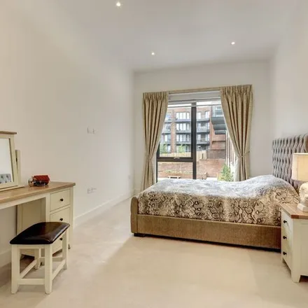 Rent this 4 bed apartment on Lexington Place in Finchley Road, Childs Hill