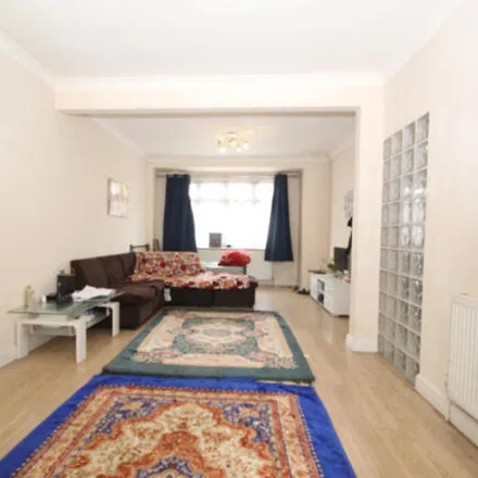 Image 5 - Burnside Crescent, London, HA0 1BL, United Kingdom - Townhouse for sale