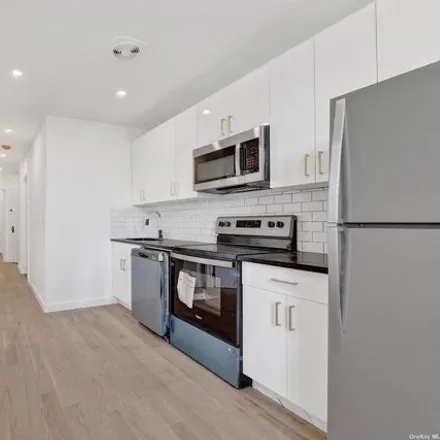 Image 2 - 2592 Briggs Avenue, New York, NY 10458, USA - Townhouse for sale