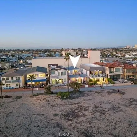 Image 2 - 308 East Ocean Front, Balboa, Newport Beach, CA 92661, USA - Apartment for rent