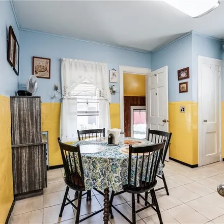 Image 7 - 269 East 37th Street, New York, NY 11203, USA - House for sale