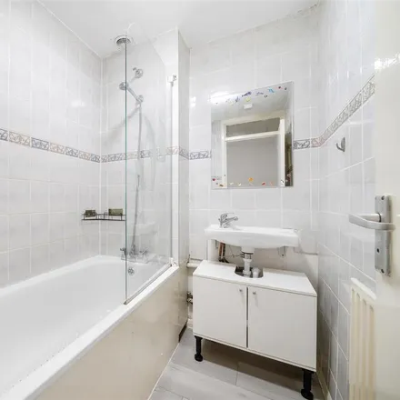 Image 6 - Abbess Close, London, SW2 3BN, United Kingdom - Apartment for rent