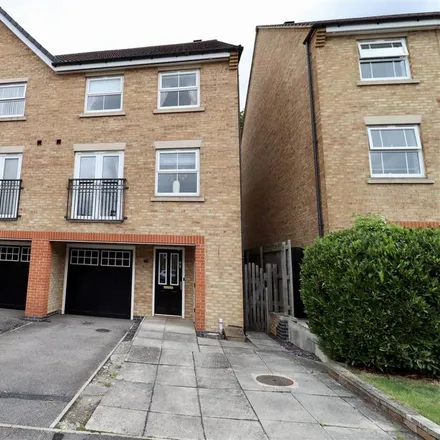 Rent this 4 bed townhouse on Rees Close in Market Weighton, YO43 3GF
