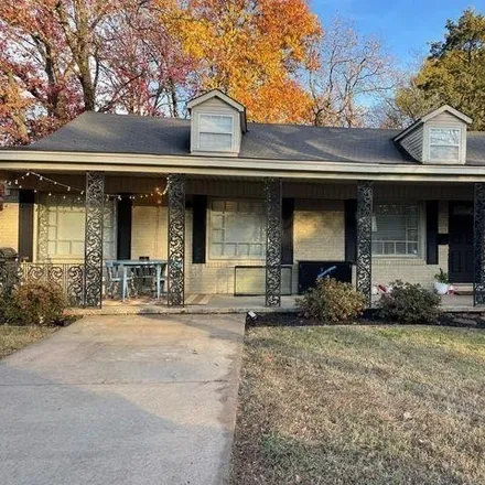 Buy this 4 bed house on 671 North Pierce Street in Little Rock, AR 72205