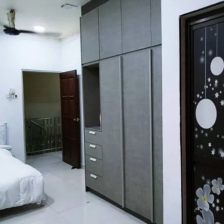 Rent this 1 bed apartment on Jalan Cita 25/96 in Taman Sri Muda, 42450 Shah Alam