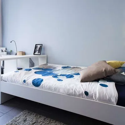 Rent this 5 bed apartment on Via Poirino in 4, 10134 Turin Torino