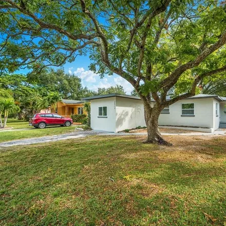 Image 2 - 2517 19th Street North, Saint Petersburg, FL 33713, USA - House for sale