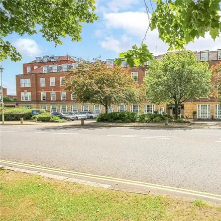 Rent this 3 bed apartment on Rosanne House in Parkway, Welwyn Garden City