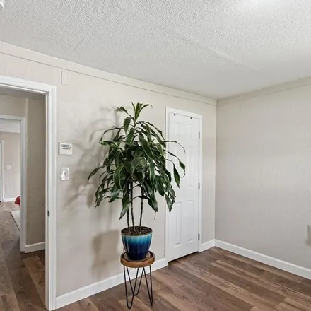 Image 1 - 3198 16th Avenue, Sacramento, CA 95820, USA - Apartment for rent
