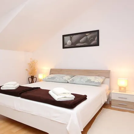 Rent this 2 bed apartment on 47240 Slunj