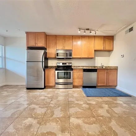 Image 3 - 228 6th Avenue North, Saint Petersburg, FL 33701, USA - Condo for sale