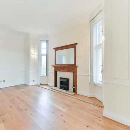 Rent this 3 bed room on Chelsea Court in Embankment Gardens, London