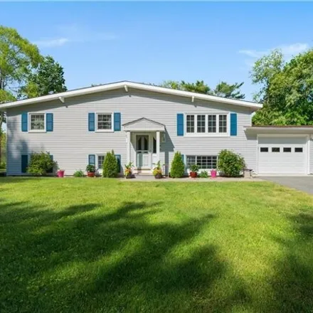 Rent this 4 bed house on 10 London Court in Knollwood, Old Saybrook