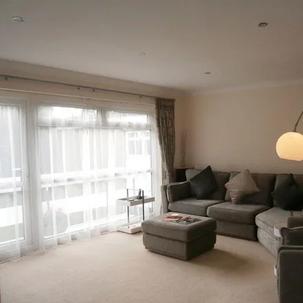 Image 2 - Alderley Lodge, Wilmslow, SK9 5JN, United Kingdom - Apartment for rent