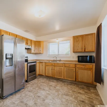 Image 8 - 3029 Dennis Circle, West Valley City, UT 84120, USA - House for sale