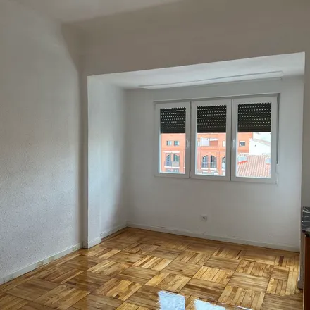 Rent this 6 bed apartment on Clases de Guitarra in Ronda de Valencia, 28012 Madrid