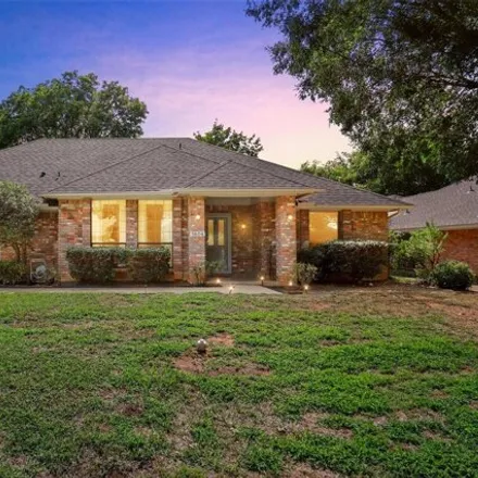 Buy this 3 bed house on 5604 Calumet Dr in Arlington, Texas