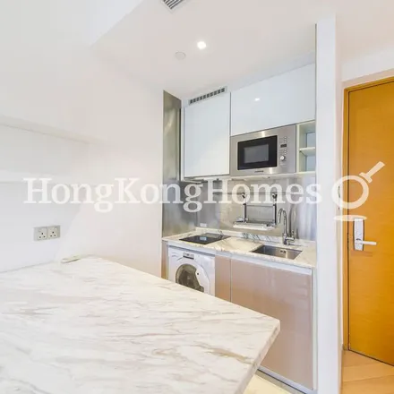 Image 4 - China, Hong Kong, Hong Kong Island, Sai Ying Pun, Kwai Heung Street - Apartment for rent