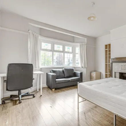 Image 6 - Copthorne Avenue, London, SW12 0JZ, United Kingdom - Duplex for rent